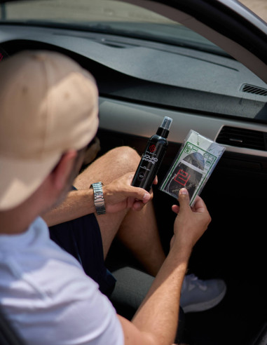 Fragrant car tree - black grapes with sprayable scent